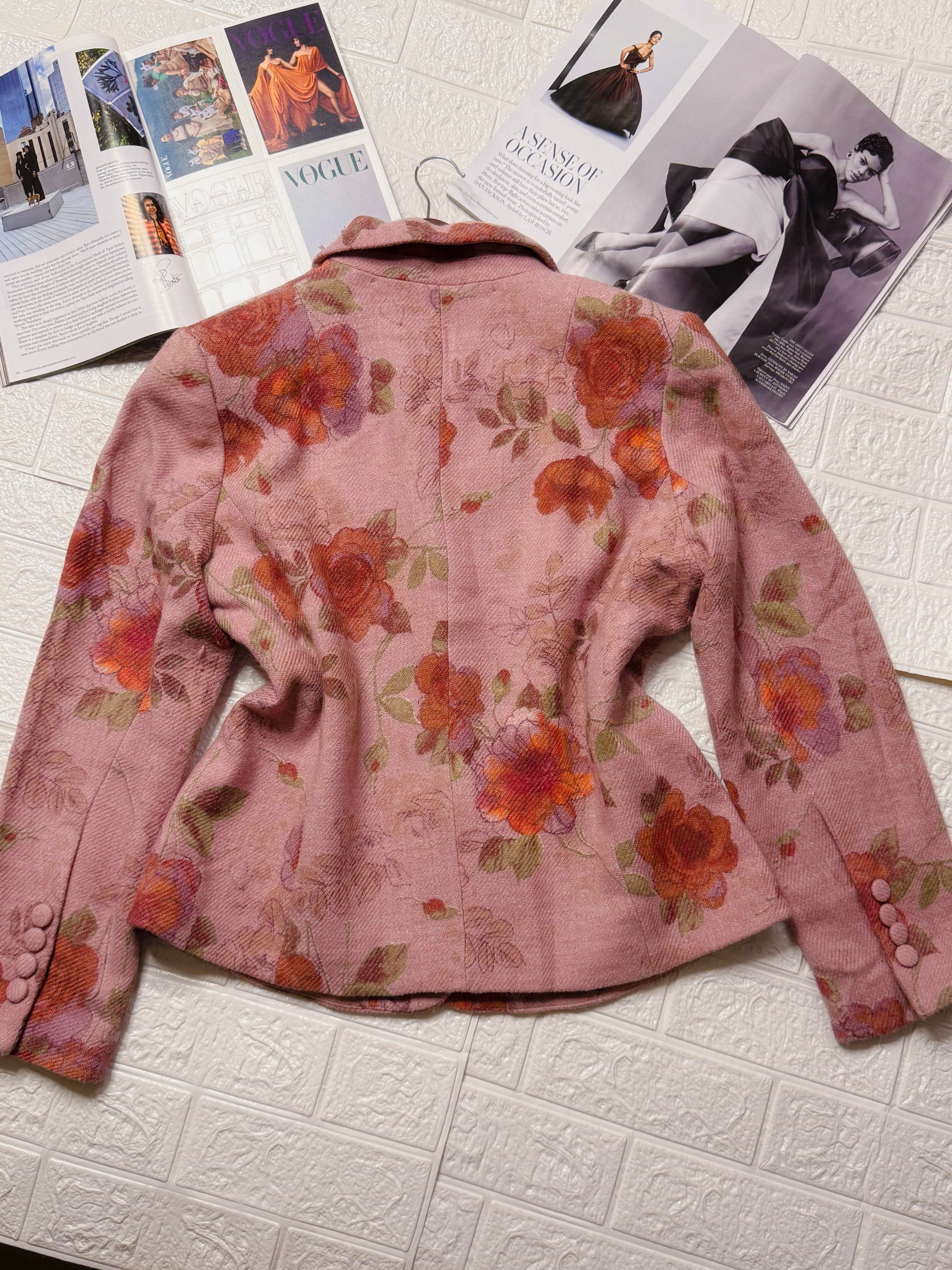 Vintage rose print blazer